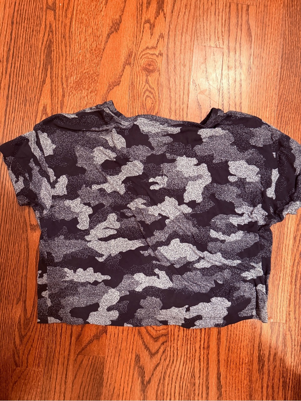 lululemon athletica Black & Gray Camo Cropped Short Sleeve Tee